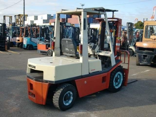 ขายฟอร์คลิฟต์ NISSAN RGH02   3 TON  เกียร์ AT  ขอบคุณมากครับ พี่วีรยุทธ