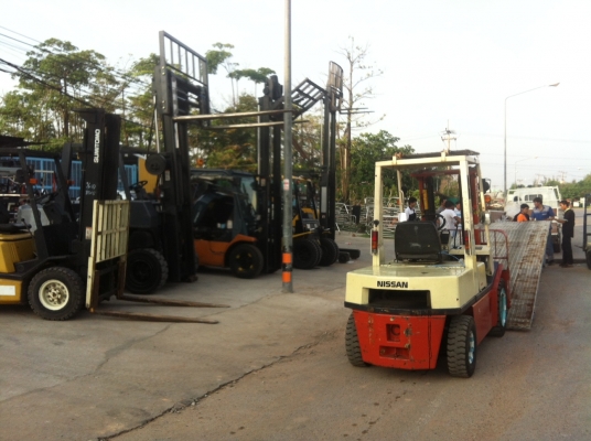 ขายฟอร์คลิฟต์ NISSAN RGH02   3 TON  เกียร์ AT  ขอบคุณมากครับ พี่วีรยุทธ