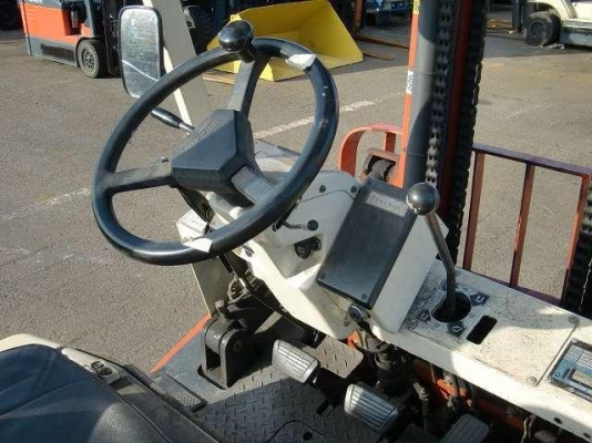 ขายฟอร์คลิฟต์ NISSAN RGH02   3 TON  เกียร์ AT  ขอบคุณมากครับ พี่วีรยุทธ