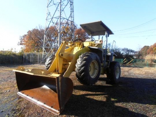 รถตักล้อยาง  WA100-3  สภาพสวย  รถเก่านอก ยังไม่เคยใช้งานในไทย  โทร.081-373-0559