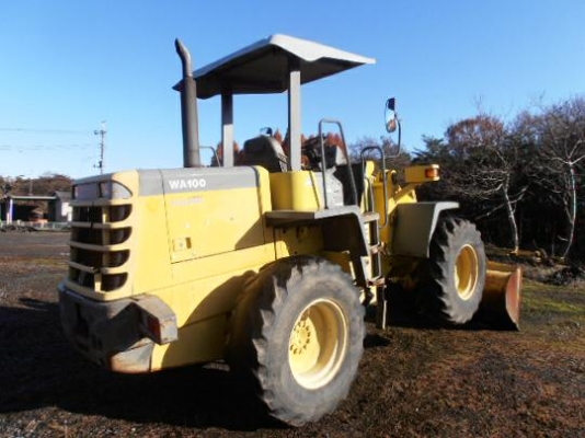 รถตักล้อยาง  WA100-3  สภาพสวย  รถเก่านอก ยังไม่เคยใช้งานในไทย  โทร.081-373-0559