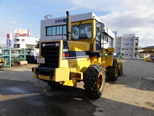 รถตักล้อยาง  WA200-1 สภาพสวย  รถเก่าจากนอก  ไม่เคยใช้งานในไทย  โทร.081-373-0559