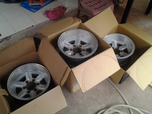 ขายล้อแม็กออฟลึก ขนาด 15 นิ้ว 6 รู 139.7 et-30 กว้าง 8.5 นิ้ว