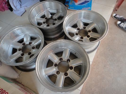 ขายล้อแม็กออฟลึก ขนาด 15 นิ้ว 6 รู 139.7 et-30 กว้าง 8.5 นิ้ว