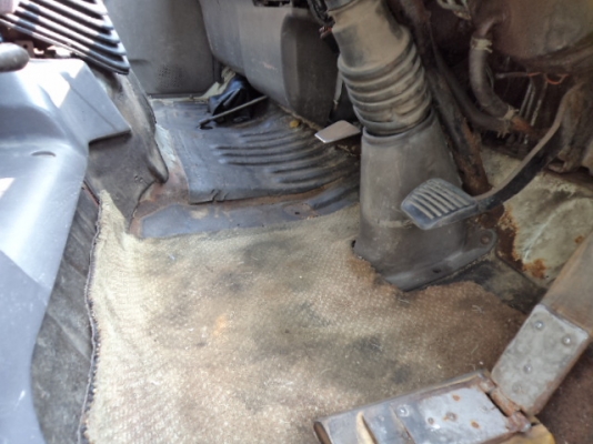 ขายรถ6ล้อมิตซู เครื่อง140แรงม้า ช่วงยาว 5 เมตร สภาพดีพร้อมใช้งาน