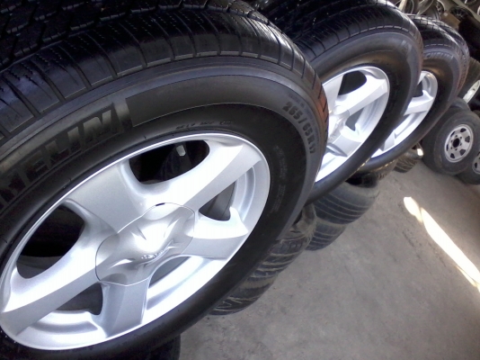 ล้ออีซุซุ ขอบ 17 พร้อมยาง 265/65/17 ปี10  4วง 14000บาท