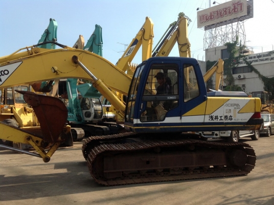 รถขุดดิน  SK200-1 มาร์คทรี  แผ่นใบแทรคใหญ่ รถเก่านอก  ไม่เคยใช้งานในไทย โทร.081-373-0559