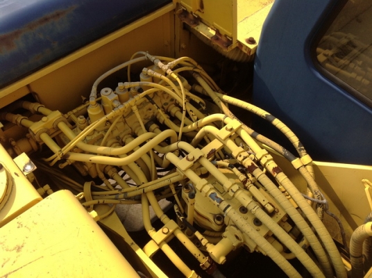 รถขุดดิน  SK200-1 มาร์คทรี  แผ่นใบแทรคใหญ่ รถเก่านอก  ไม่เคยใช้งานในไทย โทร.081-373-0559