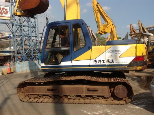 รถขุดดิน  SK200-1 มาร์คทรี  แผ่นใบแทรคใหญ่ รถเก่านอก  ไม่เคยใช้งานในไทย โทร.081-373-0559