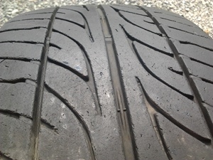 ขายยาง205/50/16 ปี 2910 DUNLOP SP LM703 1 ชุด  ราคา :  2,000.00  บาท