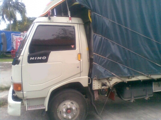รถบรรทุก 6 ล้อ ยี่ห้อ HINO รุ่น FB 120 แรงม้า