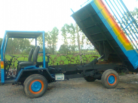 คุณแต๋น ดั๊มได้ 6 ตัน เครื่องอิซุซุ 75 ฝาดำ