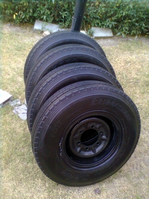 ปรับราคาใหม่ขายยางป้ายแดงพร้อมกะทะเหล็กยางบริสโตร์ 700R16  ยางปี3412 สวยๆ จำนวน 4 เส้น