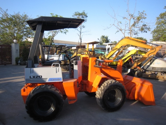 ขายรถตักเล็ก HITACHI รุ่น LX20 มือสองญีปุ่น ขายรถตักเล็ก HITACHI รุ่น LX20 มือสองญีปุ่น