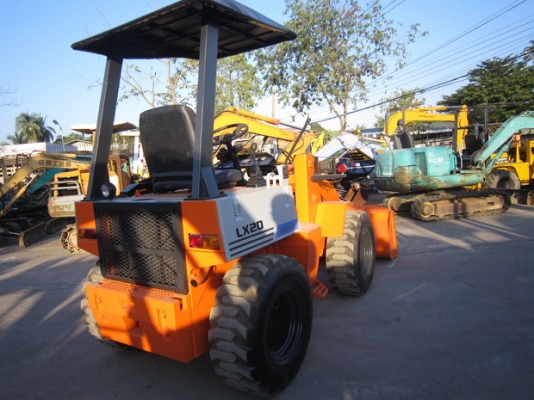 ขายรถตักเล็ก HITACHI รุ่น LX20 มือสองญีปุ่น ขายรถตักเล็ก HITACHI รุ่น LX20 มือสองญีปุ่น
