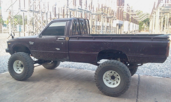 ขายln40 วางคาน 4&times;4 ดีเซล  ล้อ15 ยาง 35