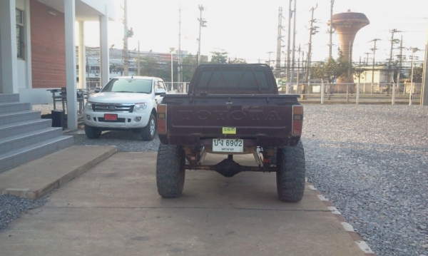 ขายln40 วางคาน 4&times;4 ดีเซล  ล้อ15 ยาง 35