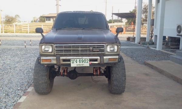 ขายln40 วางคาน 4&times;4 ดีเซล  ล้อ15 ยาง 35