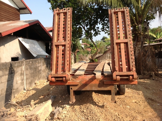 ขายหางลากรถเกี่ยวและแมคโครpc60