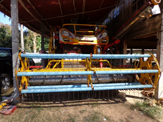 ขายรถเกี่ยวข้าวไอ้หนุ่มไวไฟปี 54 เครื่อง HINO 12 HT นอก