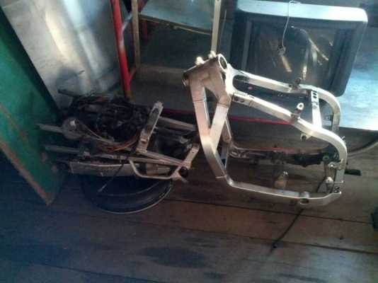 ขอขาย suzuki gsxr400 r7 สภาพเดิมๆ มีทะเบียน ขอขาย suzuki gsxr400 r7 สภาพเดิมๆ มีทะเบียน