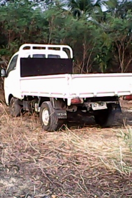 ขายรถบรรทุก4ล้อกลาง เกียจัมโบ้2700 ปี05 ขายถูกๆ110000เอกสารพร้อมโอน