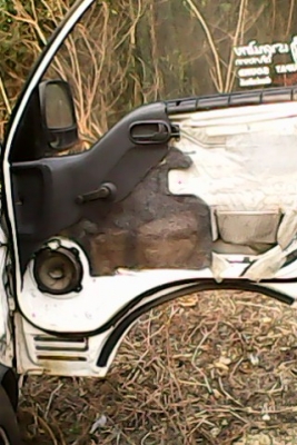 ขายรถบรรทุก4ล้อกลาง เกียจัมโบ้2700 ปี05 ขายถูกๆ110000เอกสารพร้อมโอน