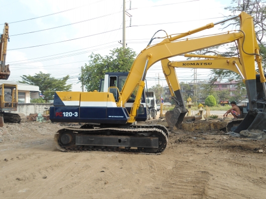 ขายรถแมคโครPC120-3  สภาพพร้อมใช้ สนใจติดต่อ บอย 085-156-2314