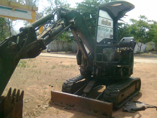 KOMATSU PC 28UU-2 สภาพดีพร้อมใช้งานได้เลยครับ เครื่องเดิมปั๊มเดิมๆไม่เยิ้มทำงานเร็ว คอนโทรลง่าย ช่วงล่างแทรกยางสภาพดี 70\% ระบบรั่วซึ่มไม่มีปัญหาเจ้าของใช้รักษาเช็คซ่อมบำรุงดีตลอด เอกสารสัญญาซื้อขายครบอุปกรณ์ครบครับ