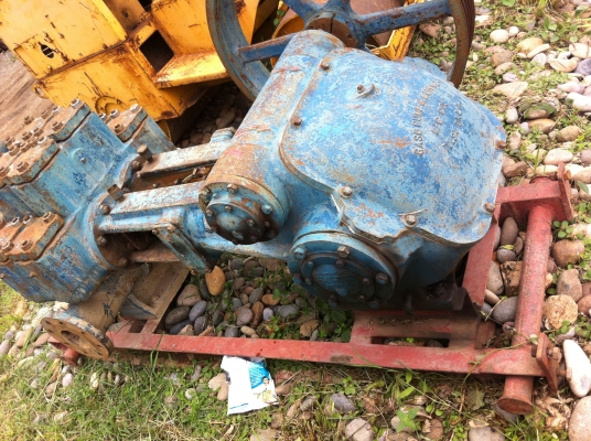 ปั็มน้ำแรงดันสูง GASA แบบ 2 ลูกสูบ 8 ห้อง พร้อมฐานเครื่อง ตัวเครื่องป้็มใหญ่มาก(หนักประมาณ 1 ต้น)