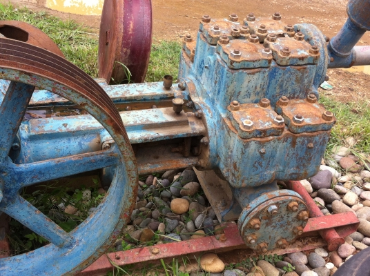 ปั็มน้ำแรงดันสูง GASA แบบ 2 ลูกสูบ 8 ห้อง พร้อมฐานเครื่อง ตัวเครื่องป้็มใหญ่มาก(หนักประมาณ 1 ต้น)