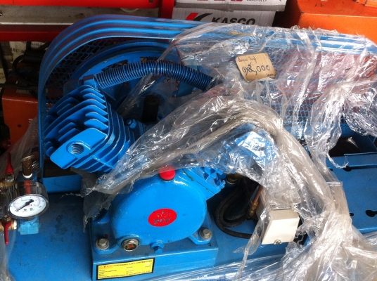 ป้็มลมยี่ห้อ YEE มอเตอร์ 1/2  ความจุถัง 64 ลิตร  ของใหม่ยังไม่ได้ใช้