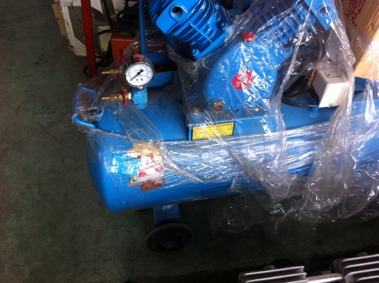 ป้็มลมยี่ห้อ YEE มอเตอร์ 1/2  ความจุถัง 64 ลิตร  ของใหม่ยังไม่ได้ใช้