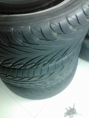 ขายล้อขอบ16 กว้าง7 /4รู100 ออฟ38 ครับ สีพอได้ครับ พร้อมยางครับ