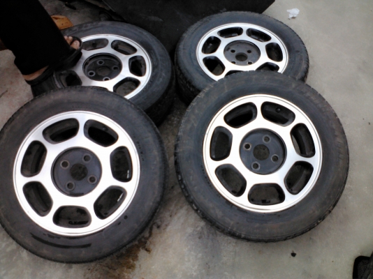 ล้อแม็กเดิม toyota 14 กลึงเงามาครับ 3000 พร้อมยางครับ