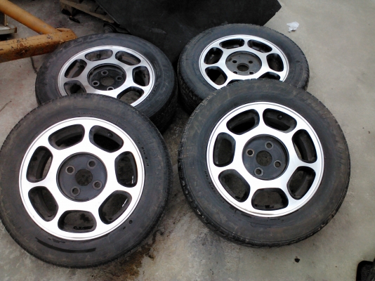 ล้อแม็กเดิม toyota 14 กลึงเงามาครับ 3000 พร้อมยางครับ