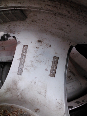 แม็กญี่ปุ่น ลายกางเกง 17 กว้าง7 4รู114 กับ5รู114 ครับ พร้อมยางมี2วงครับ คู่นึง