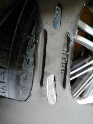 แม็กญี่ปุ่น ลายกางเกง 17 กว้าง7 4รู114 กับ5รู114 ครับ พร้อมยางมี2วงครับ คู่นึง