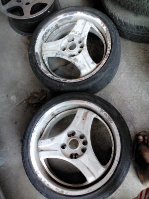 แม็กญี่ปุ่น ลายกางเกง 17 กว้าง7 4รู114 กับ5รู114 ครับ พร้อมยางมี2วงครับ คู่นึง