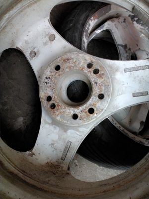 แม็กญี่ปุ่น ลายกางเกง 17 กว้าง7 4รู114 กับ5รู114 ครับ พร้อมยางมี2วงครับ คู่นึง