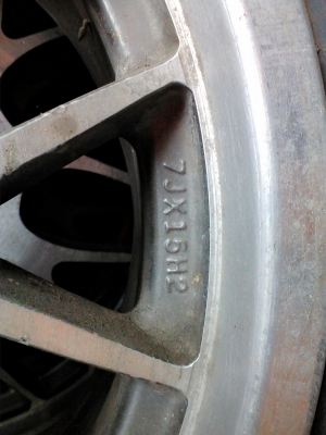 ขายล้อแม็ก 15 กว้าง7 4รู100 ครับ ออฟ36 พร้อมยาง ครับ