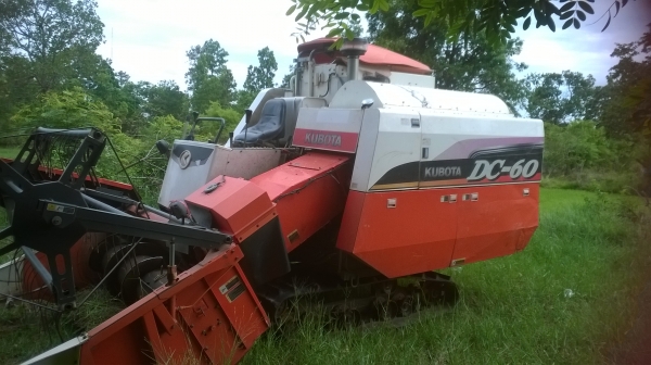 ขายรถเกี่ยวข้าว kubota dc60  พลัส พร้อมใช้งานครับราคา  349000 เทานั้น
