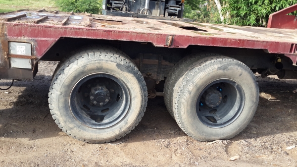 กระบะเทเลอร์มีบันไดไฮดรอลิกขึ้น120อยู่