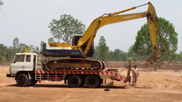 ขาย KOMATSU PC 200 - 5 SERIAL 68000 กว่า เอกสารเล่มทะเบียน