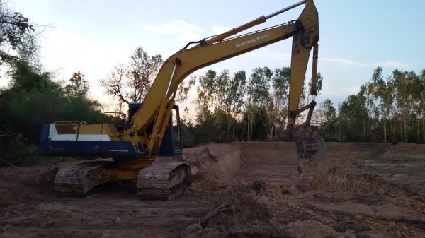 ขาย KOMATSU PC 200 - 5 SERIAL 68000 กว่า เอกสารเล่มทะเบียน