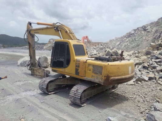 ขายรถแบ็คโฮ KOMATSU PC 200-6 เครื่องเดิม ปั๊มเดิม ไฟฟ้าครบ เอกสารอินวอยซ์ ไม่ให้หัวเจาะใส่บุ้งกี๋ตามเดิม