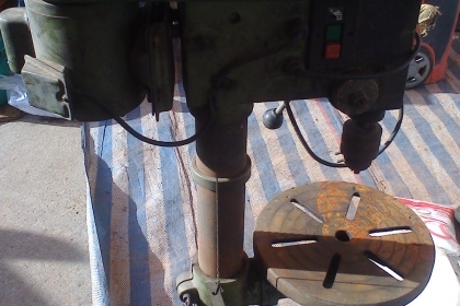 แท่นสว่านแท่นสว่านสภาพเดิมๆครับพร้อมใช้ครับความสูงประมาณเมตรกว่าครับราคานี้คุ้มมากครับ