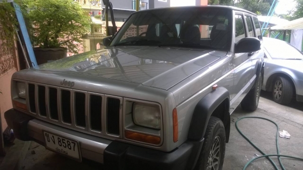 เชียงใหม่ ขาย jeep cherokee เครื่อง 2.5 เกียร์ธรรมดา โฉมมล รุ่นสุดท้าย