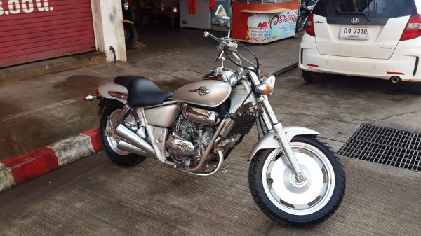 มาใหม่คับ HONDA MAGNA V25 250cc..ปี1996 อินวอยส์ สรรพสามิตรแท้คับ สภาพเดิมๆ สวยๆ เครื่องแน่นมากคับ สีบรอนด์ทอง ราคา 59000 บาท สนใจติดต่อ 081-0578282 คับ พร้อมส่งทั่วไทยคับ POP BIGBIKE SAKONNAKHON.....