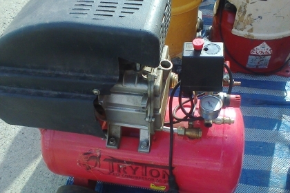 ปั้มลมสภาพเดิมๆครับเเป็นโรตารีพร้อมใช้งานครับราคานี้คุ้มครับ